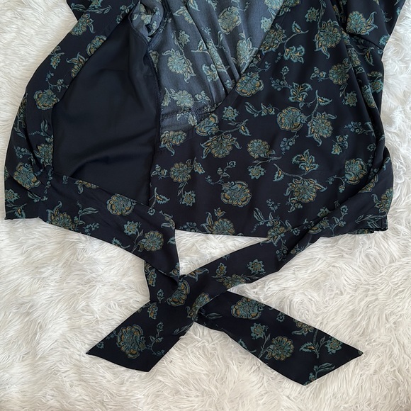 Abercrombie & Fitch Wrap Blouse- Blue Floral Long Sleeve Size Small - Picture 10 of 11
